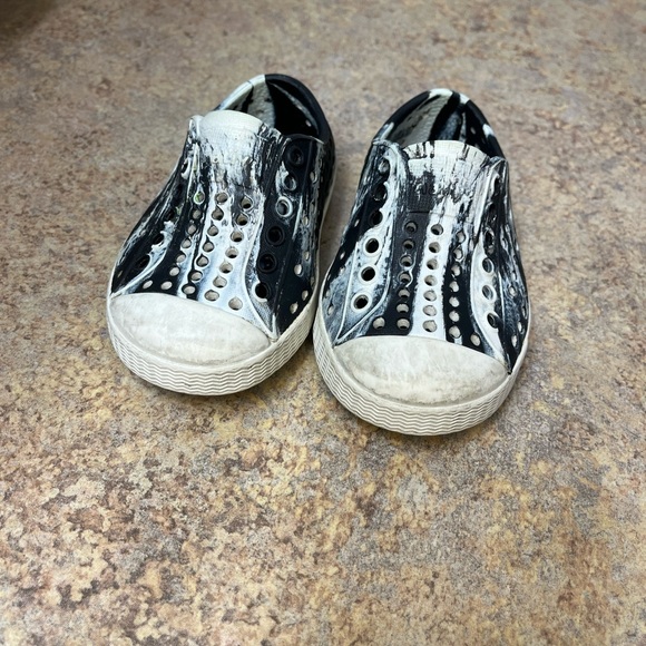 Native toddler slip on shoes - Picture 2 of 7